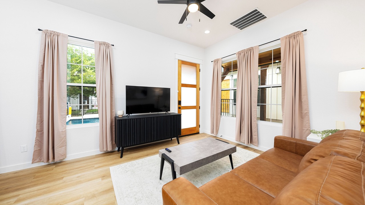 Photo of Livingroom in Oak Park - Northwood