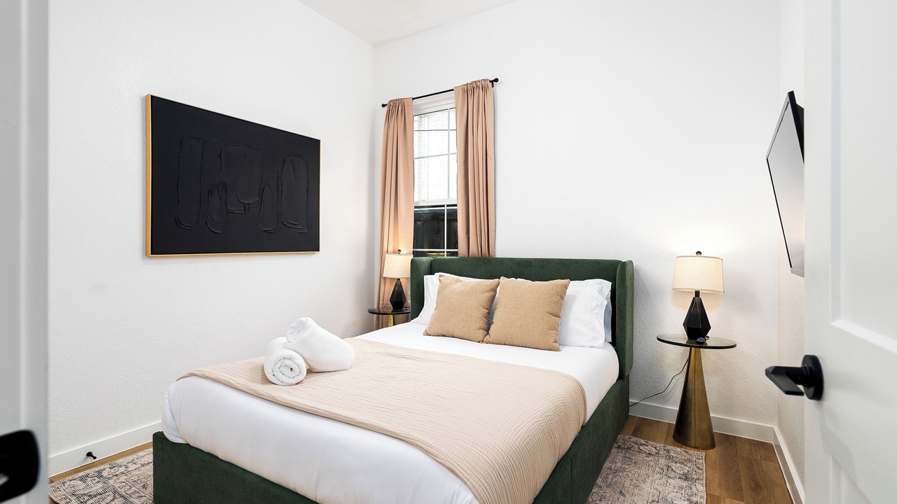 Photo of Bedroom in Oak Park - Northwood
