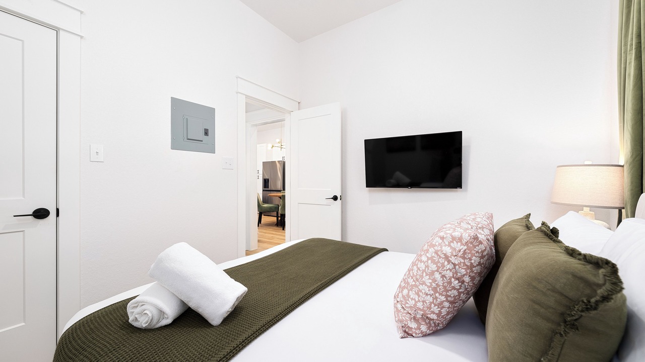 Photo of Bedroom in Oak Park - Northwood