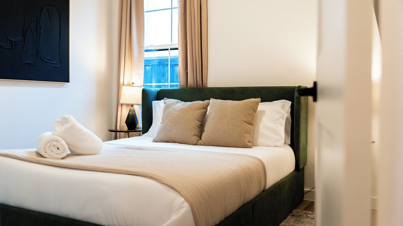 Photo of Bedroom in Oak Park - Northwood
