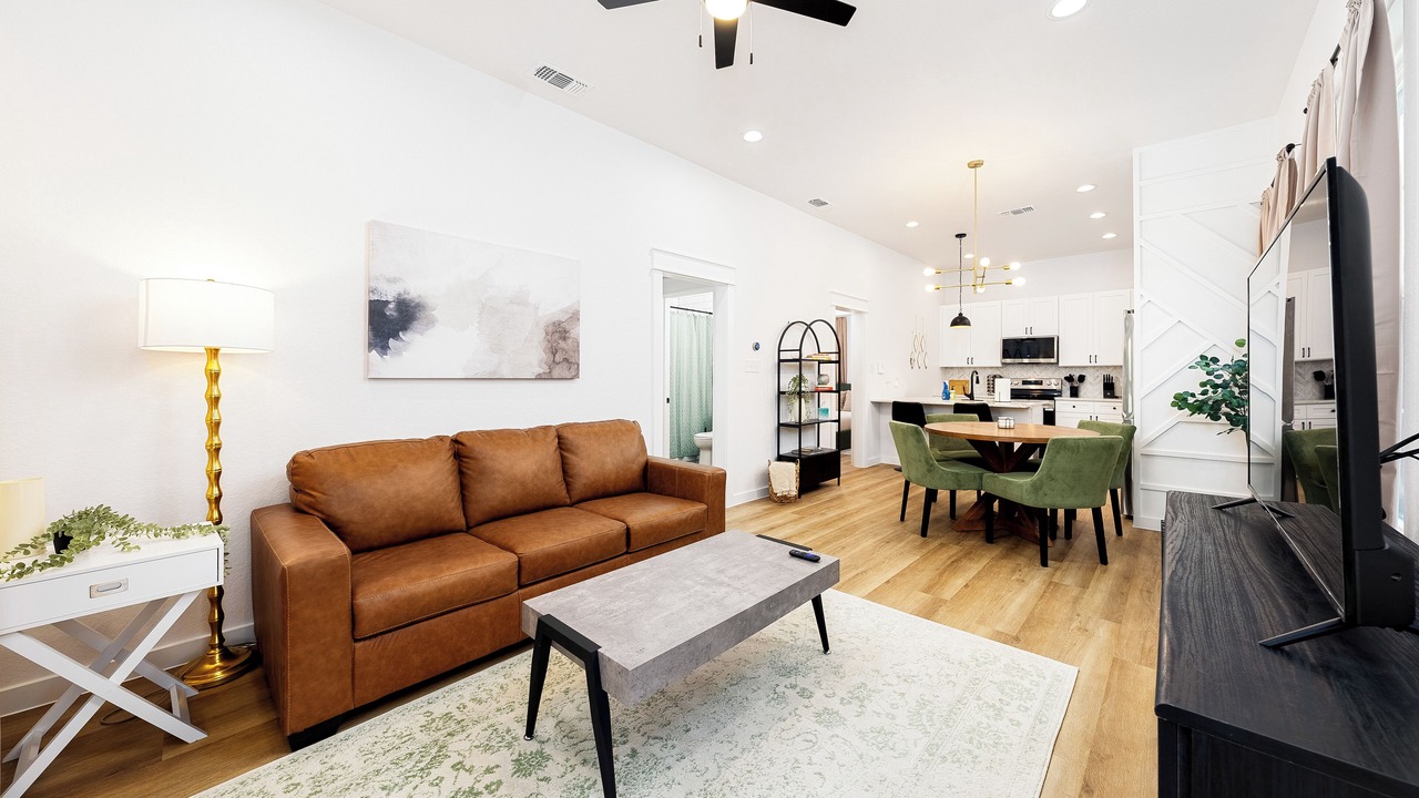 Photo of Livingroom in Oak Park - Northwood