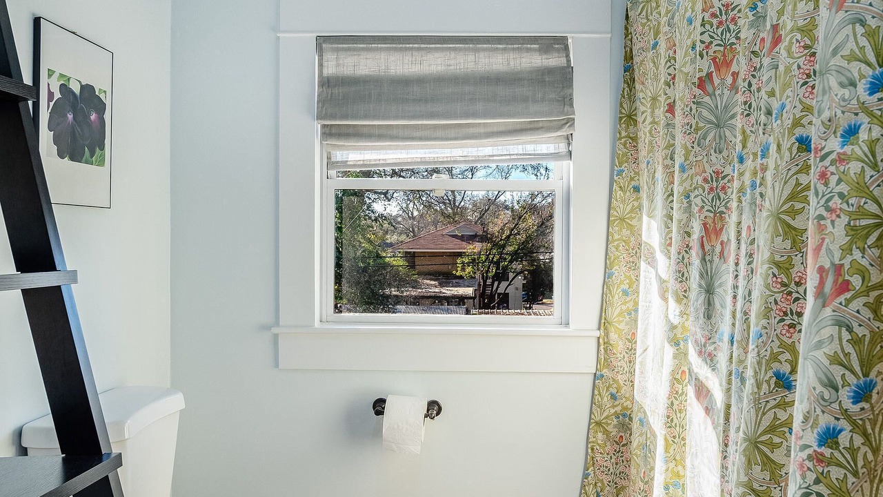 Photo of Bathroom in Fairfield Historic District