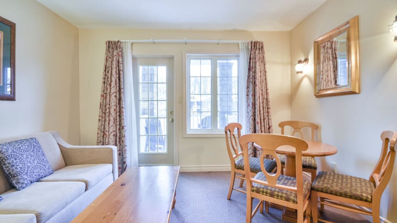 Photo of Livingroom in Oro-Medonte