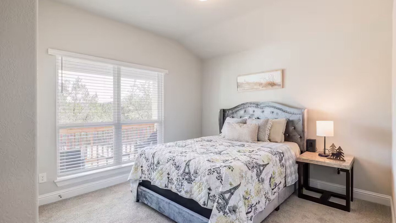 Photo of Bedroom in Highland Lake Estates