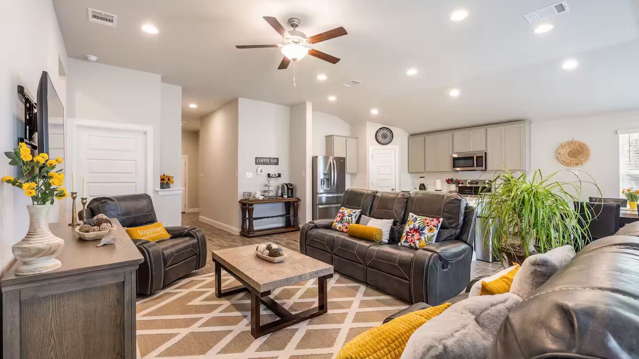 Photo of Livingroom in Highland Lake Estates