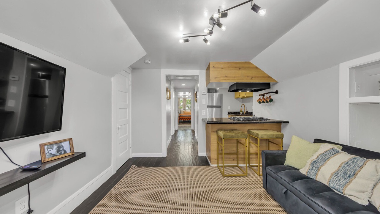 Photo of Livingroom in North Oak Park