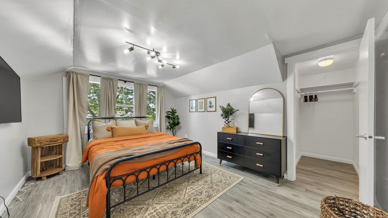Photo of Bedroom in North Oak Park