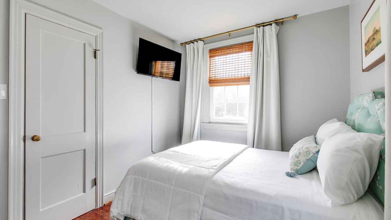Photo of Bedroom in Lakeside