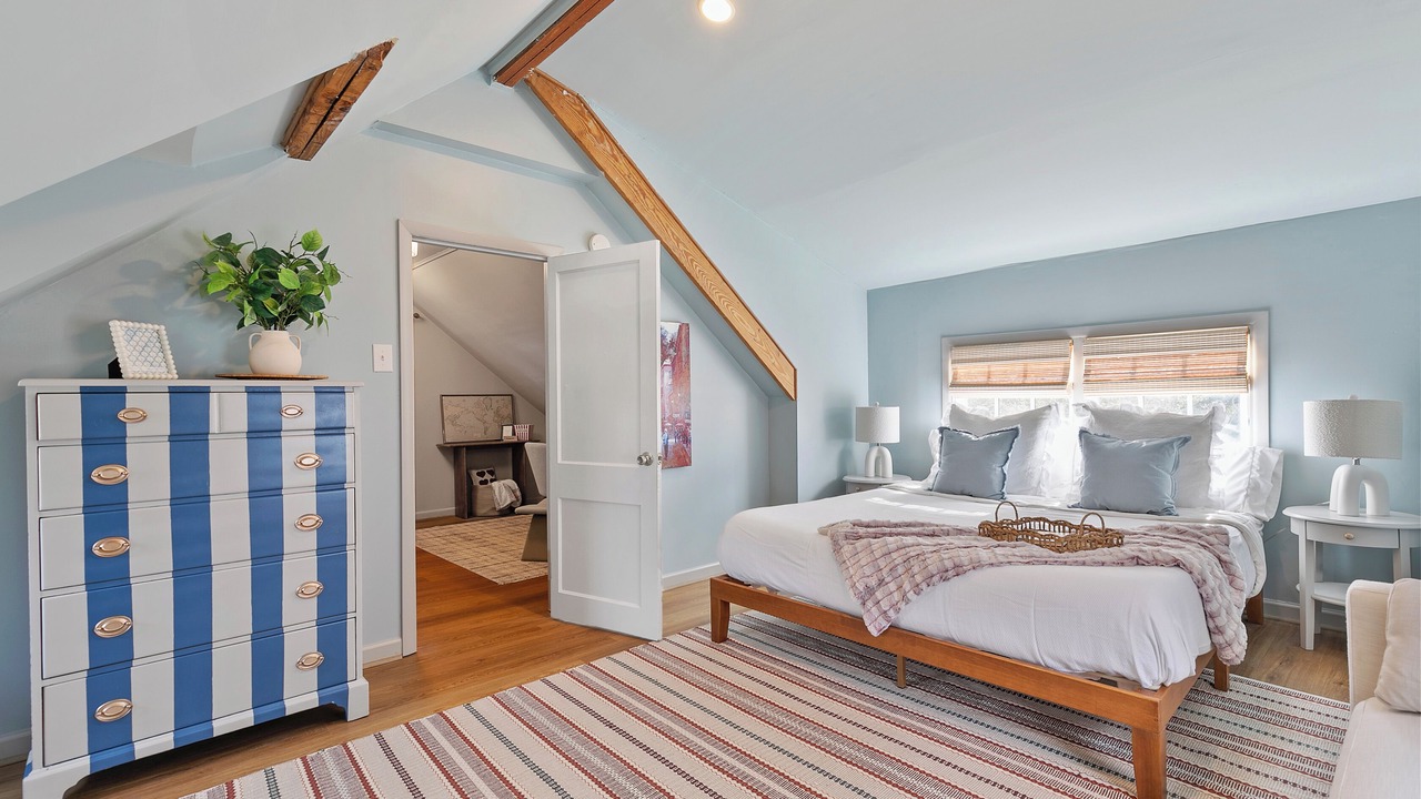 Photo of Bedroom in Lakeside