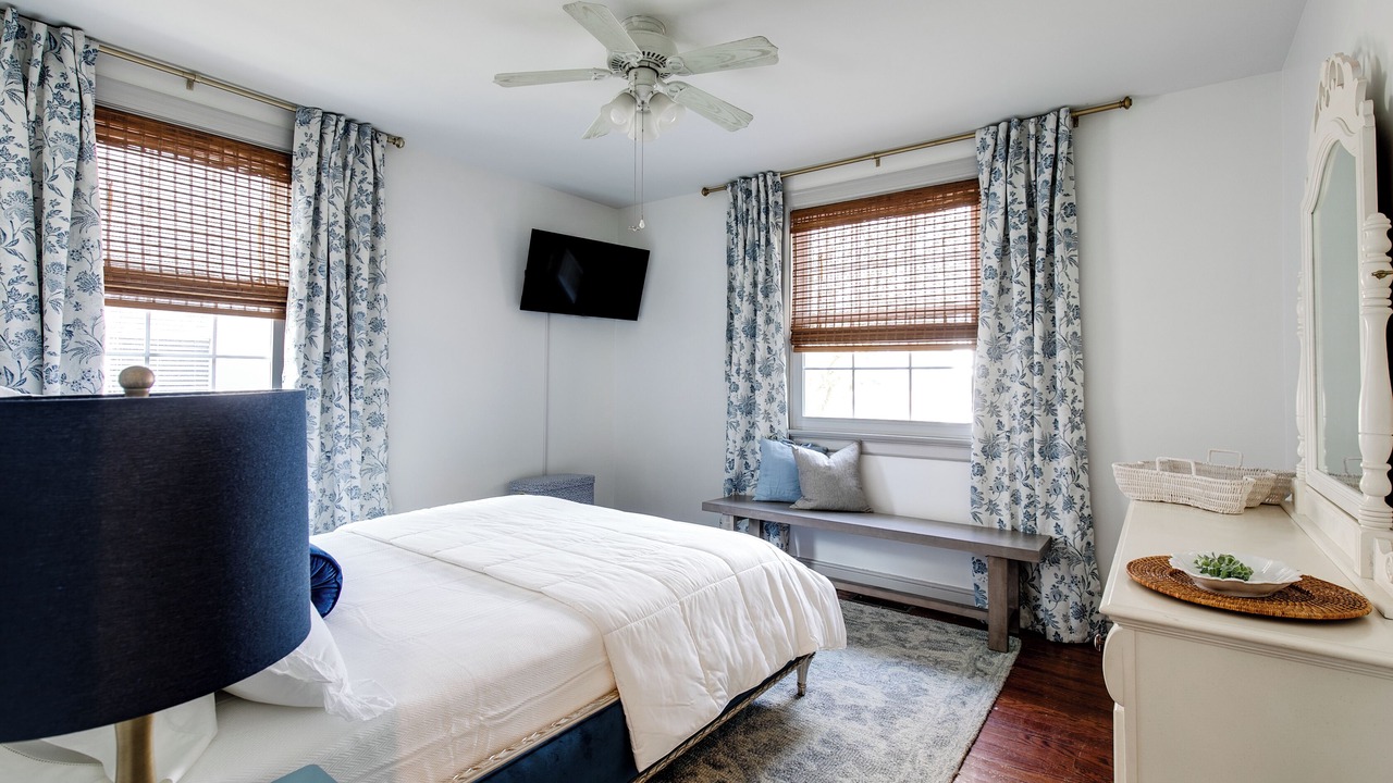 Photo of Bedroom in Lakeside