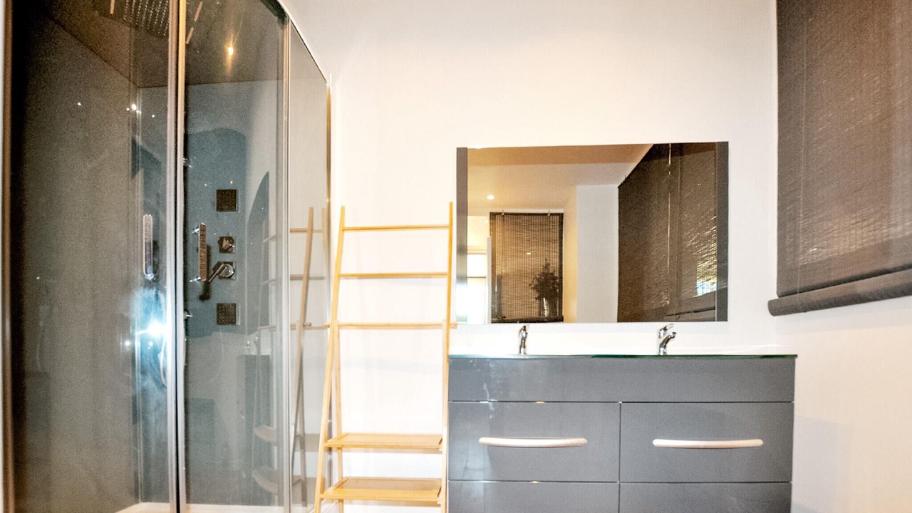 Photo of Bathroom in Le Somail