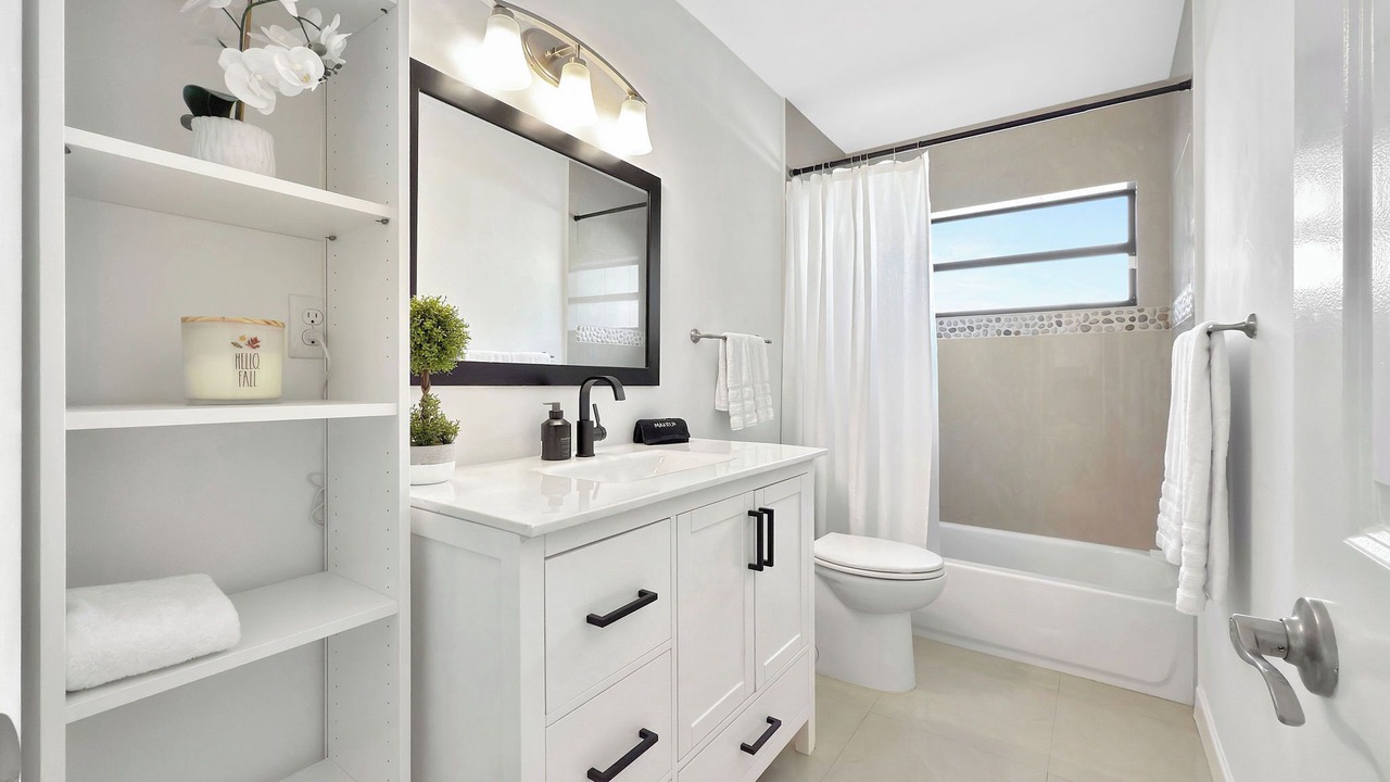 Photo of Bathroom in Coral Shores