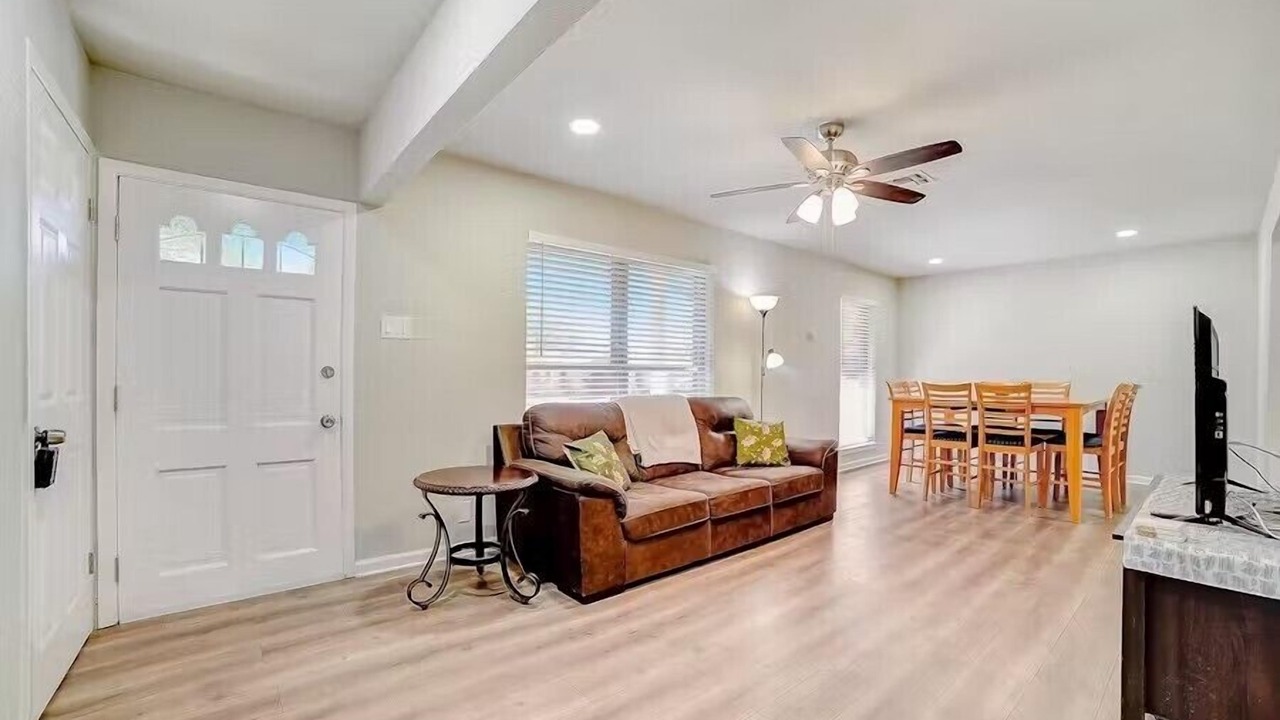 Photo of Livingroom in Pecan Valley