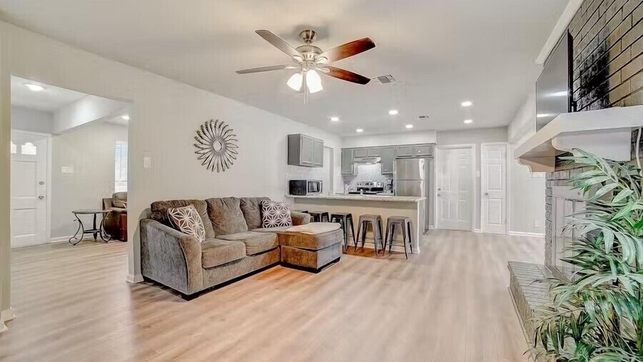 Photo of Livingroom in Pecan Valley