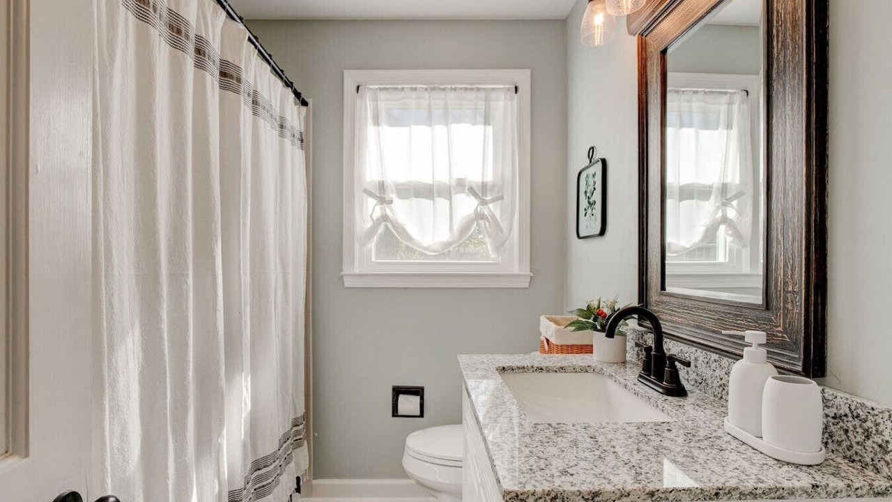Photo of Bathroom in Rosewood