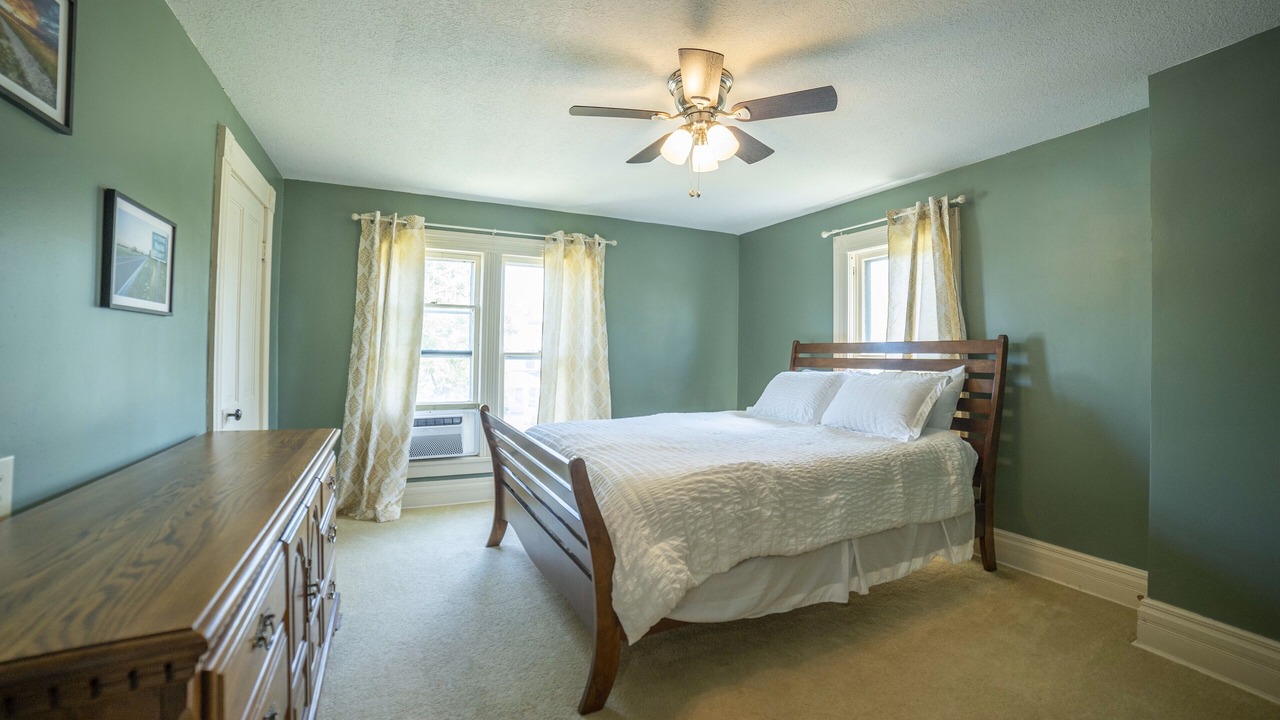 Photo of Bedroom in Perry