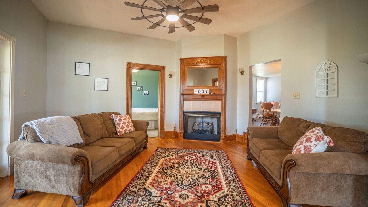 Photo of Livingroom in Perry