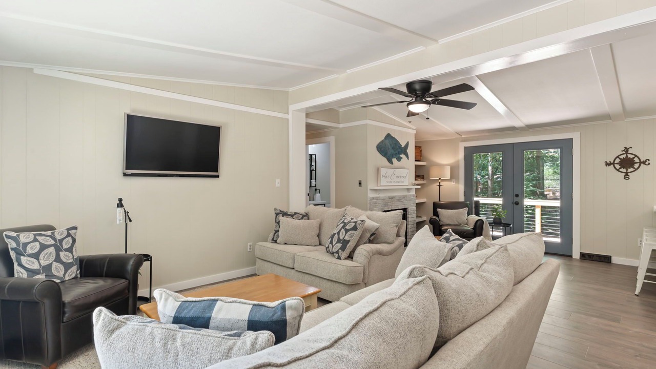Photo of Livingroom in Blue Water