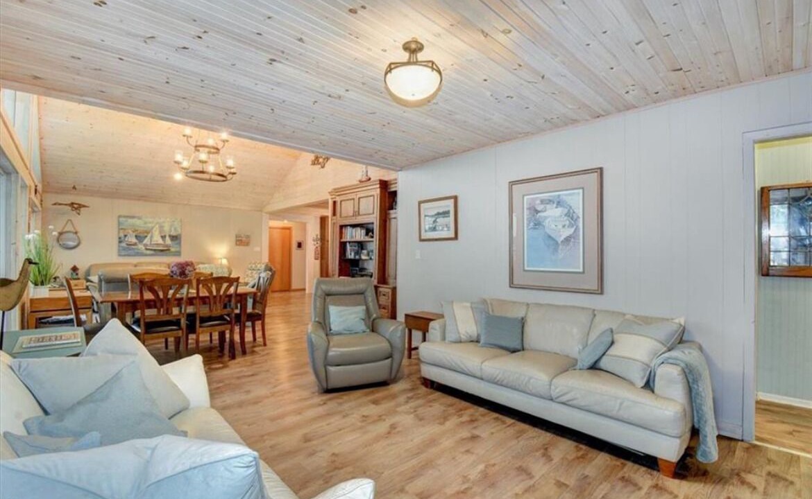Photo of Livingroom in Bobcaygeon