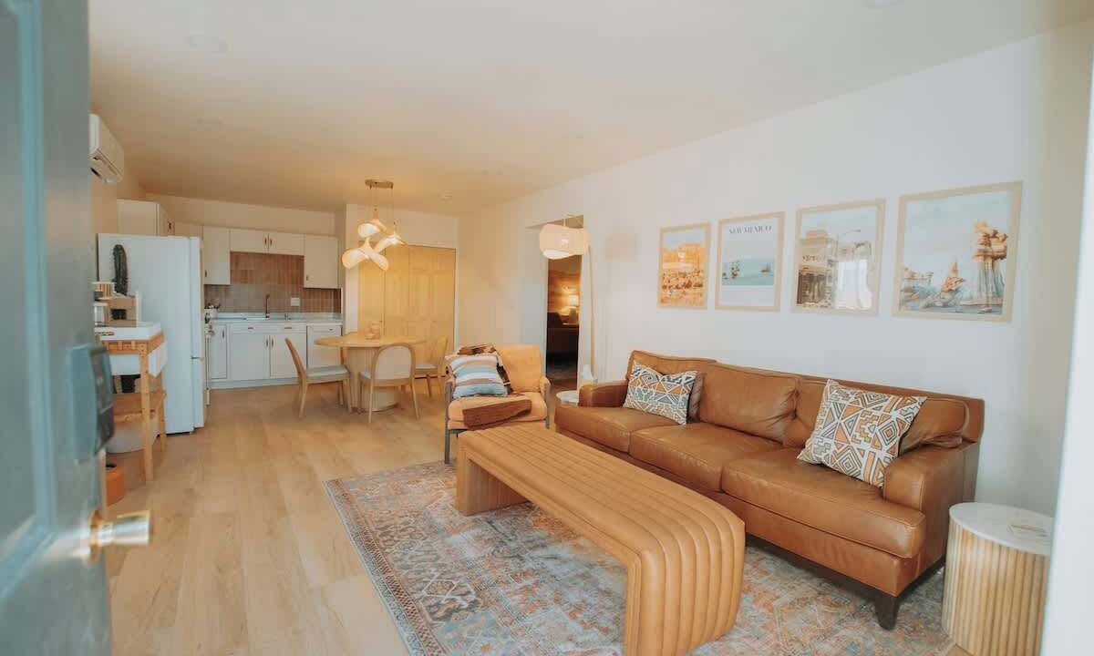 Photo of Livingroom in South Broadway