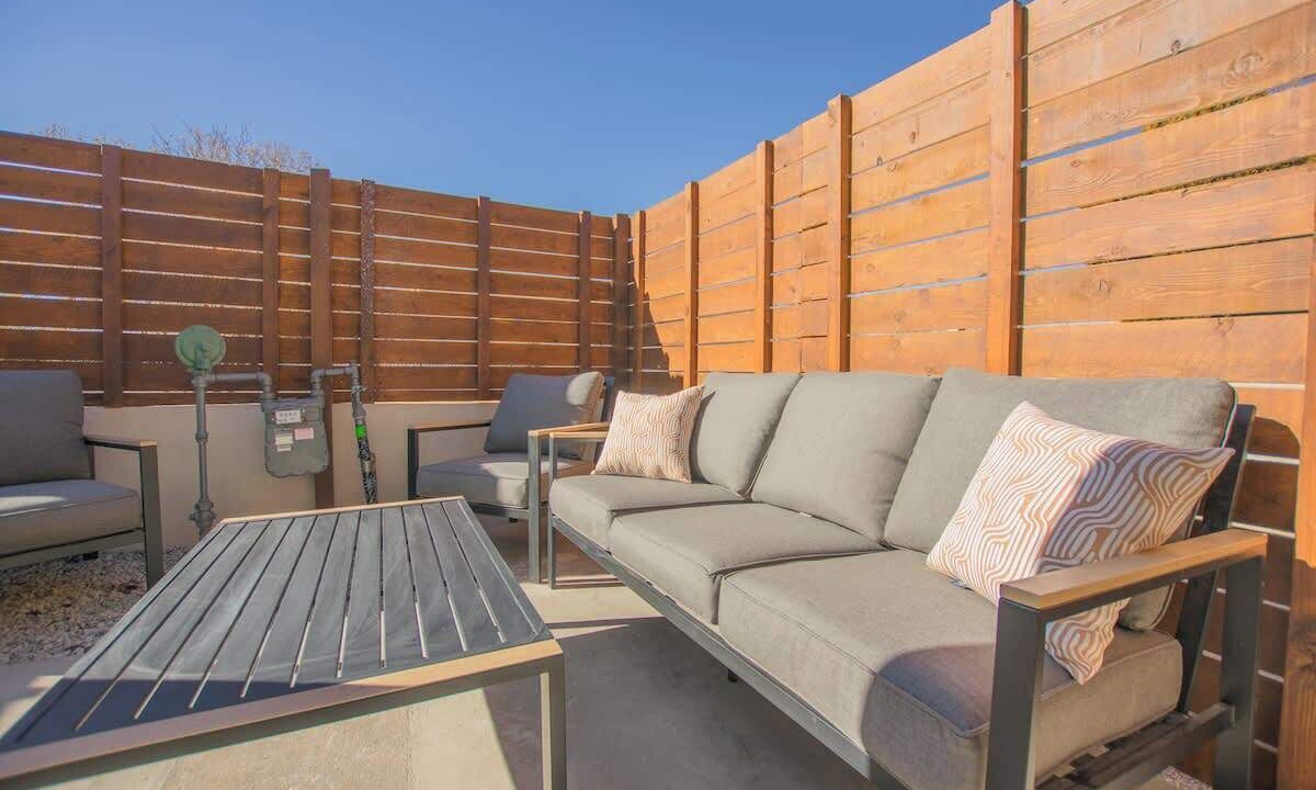 Photo of Patio Balcony in South Broadway