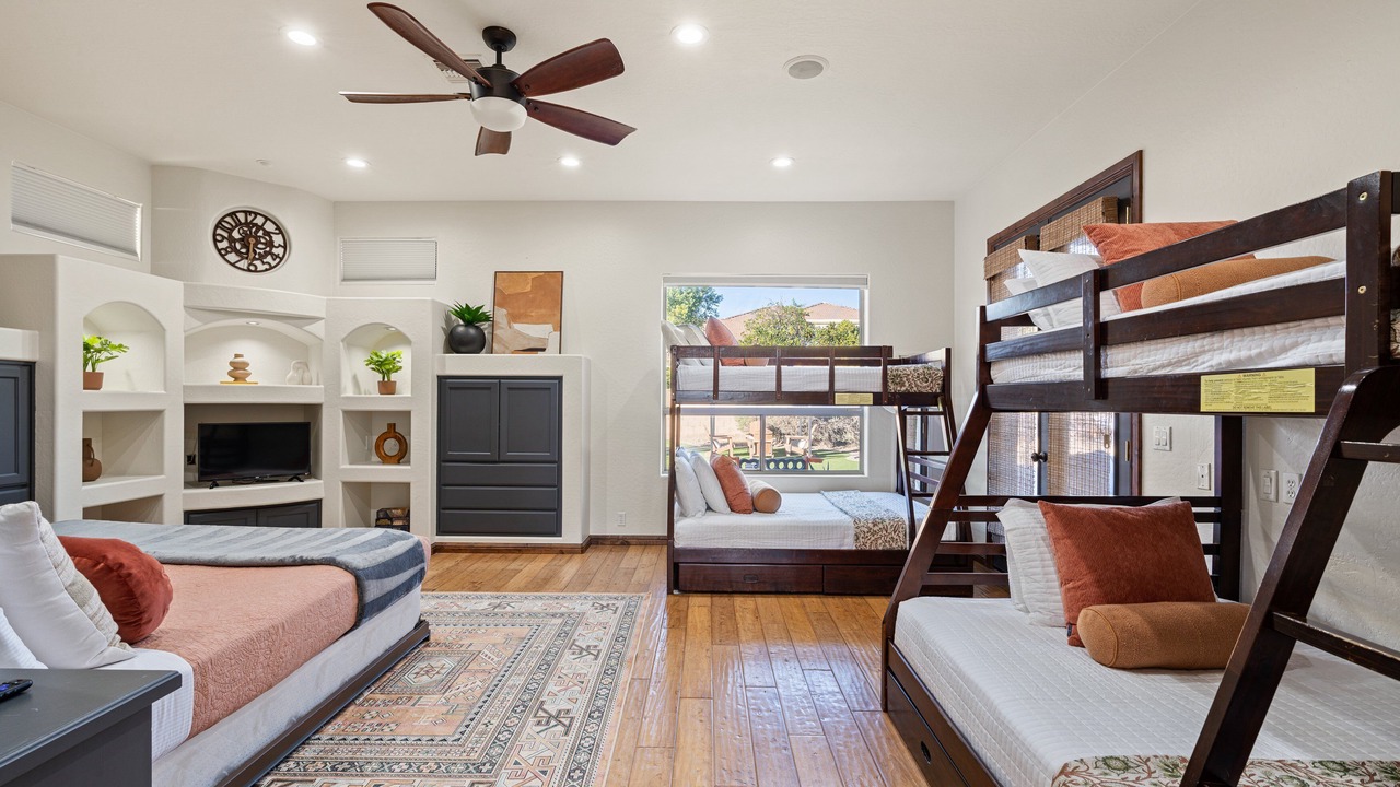 Photo of Bedroom in Arabian Crest