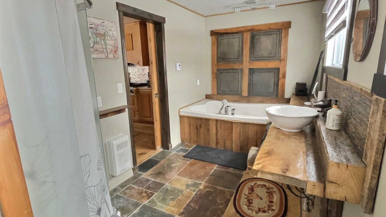 Photo of Bathroom in Lac-Megantic