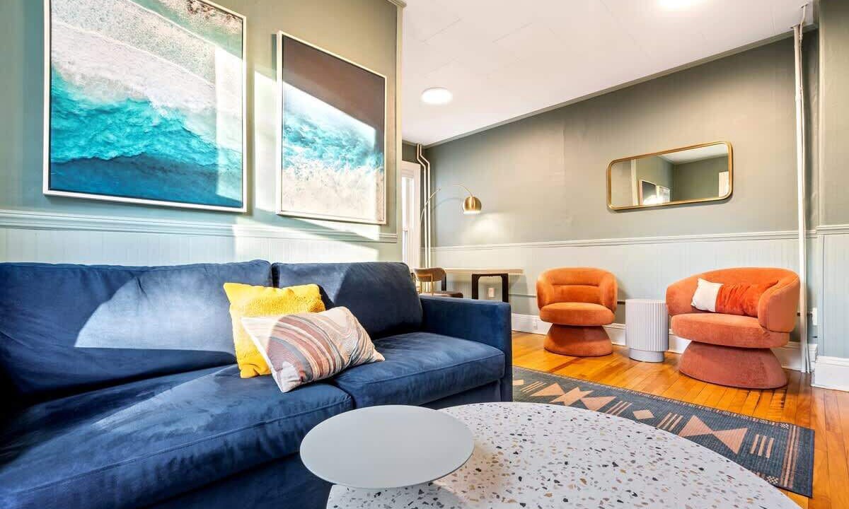 Photo of Livingroom in Deering Center