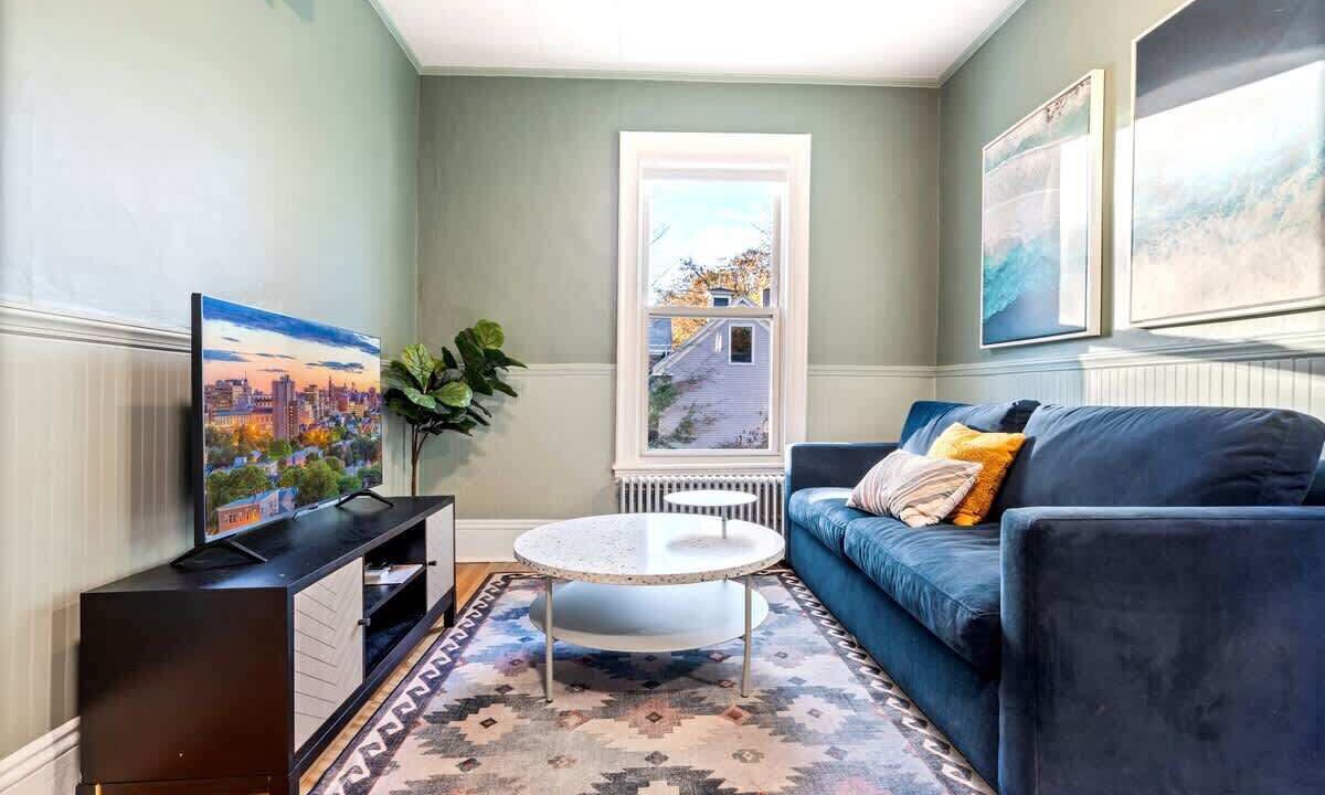 Photo of Livingroom in Deering Center