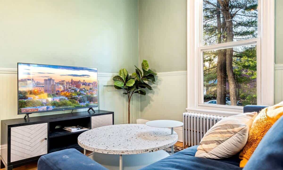 Photo of Livingroom in Deering Center