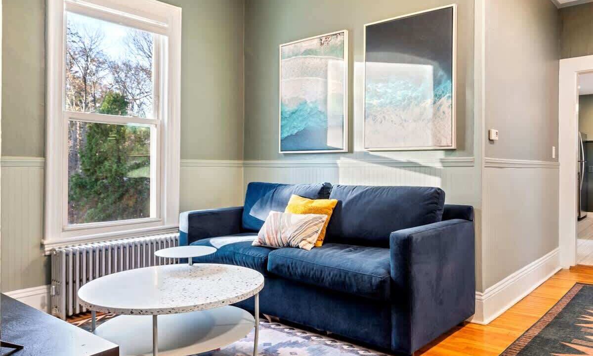 Photo of Livingroom in Deering Center