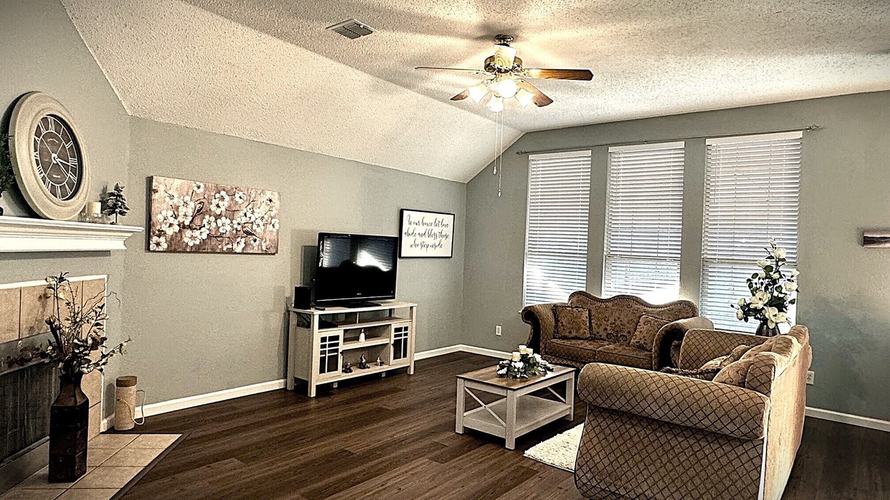 Photo of Livingroom in Grand Prairie