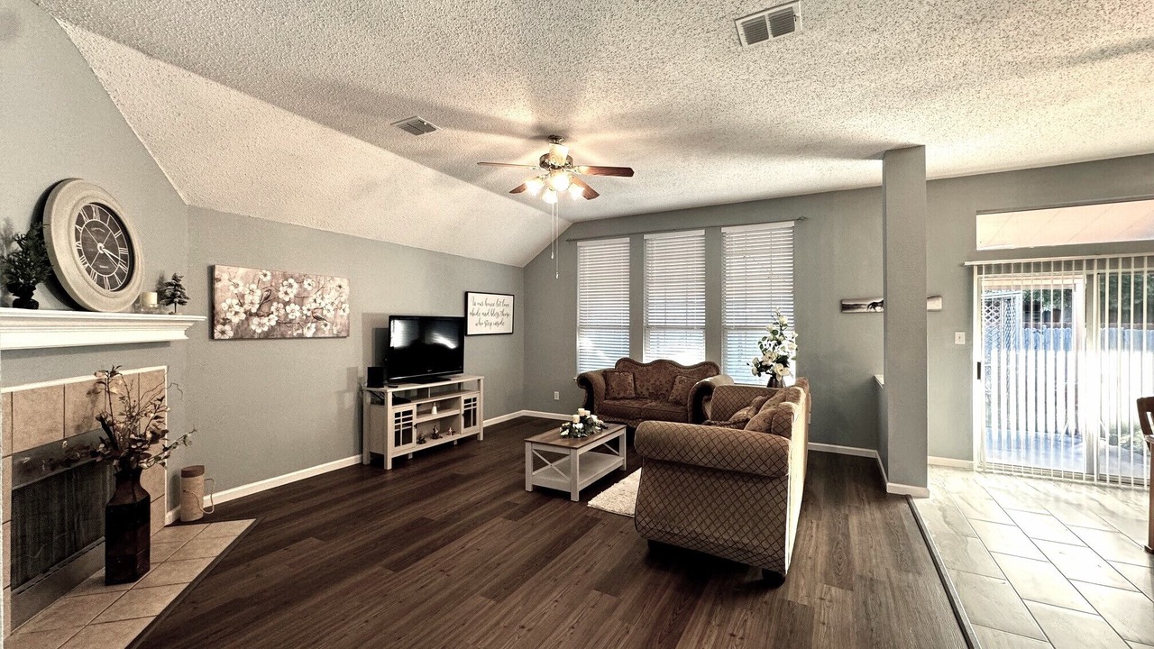 Photo of Livingroom in Grand Prairie