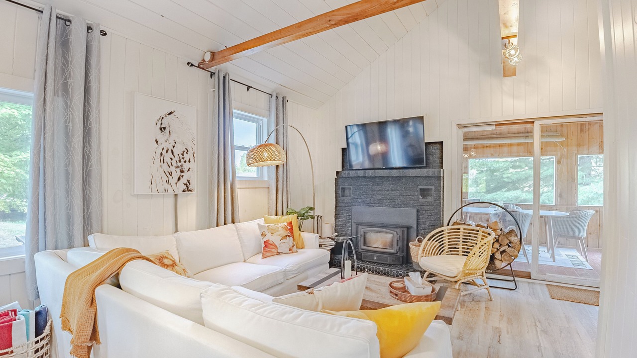 Photo of Livingroom in Sharbot Lake