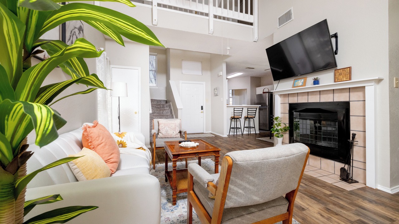 Photo of Livingroom in Euless