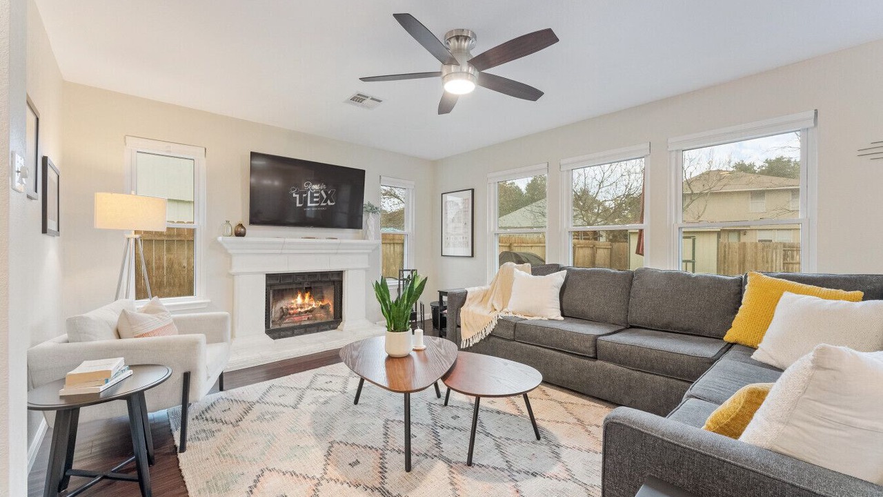 Photo of Livingroom in Pflugerville