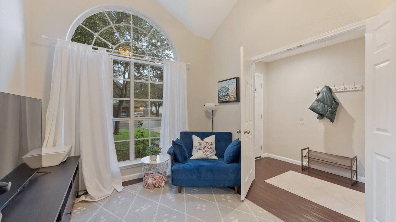 Photo of Livingroom in Pflugerville