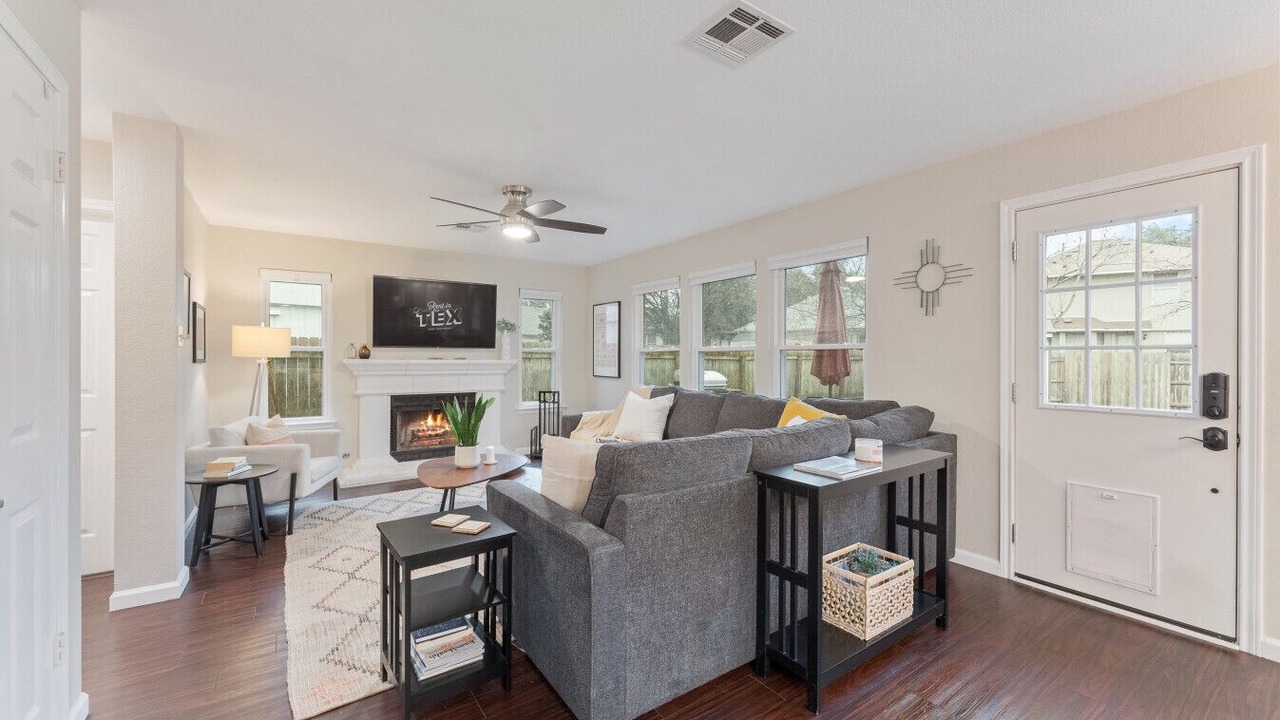 Photo of Livingroom in Pflugerville