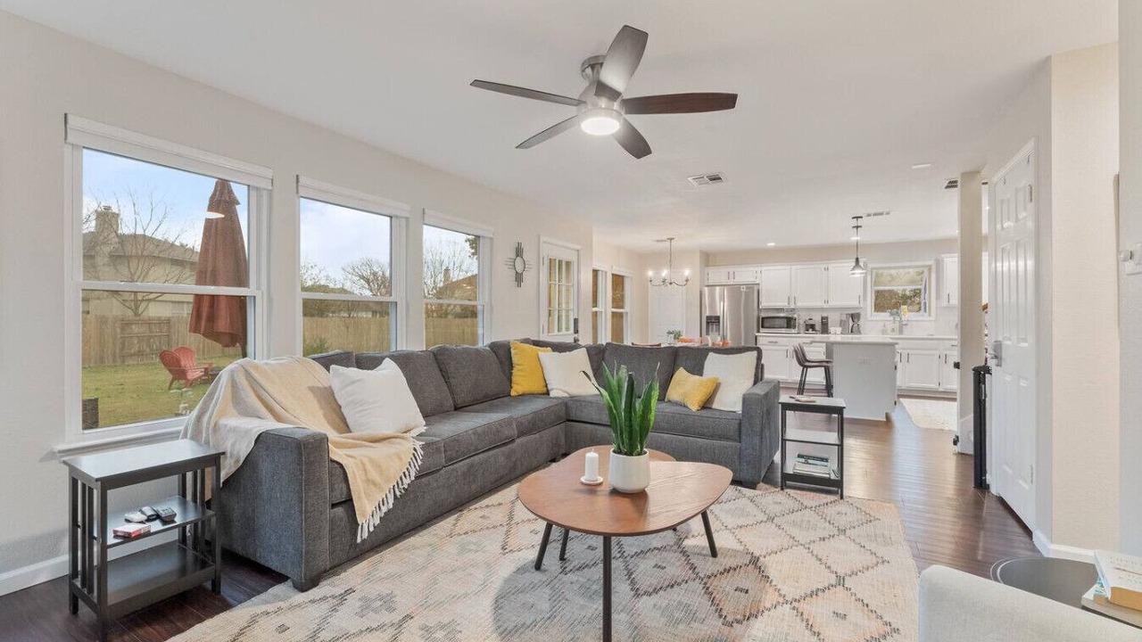 Photo of Livingroom in Pflugerville