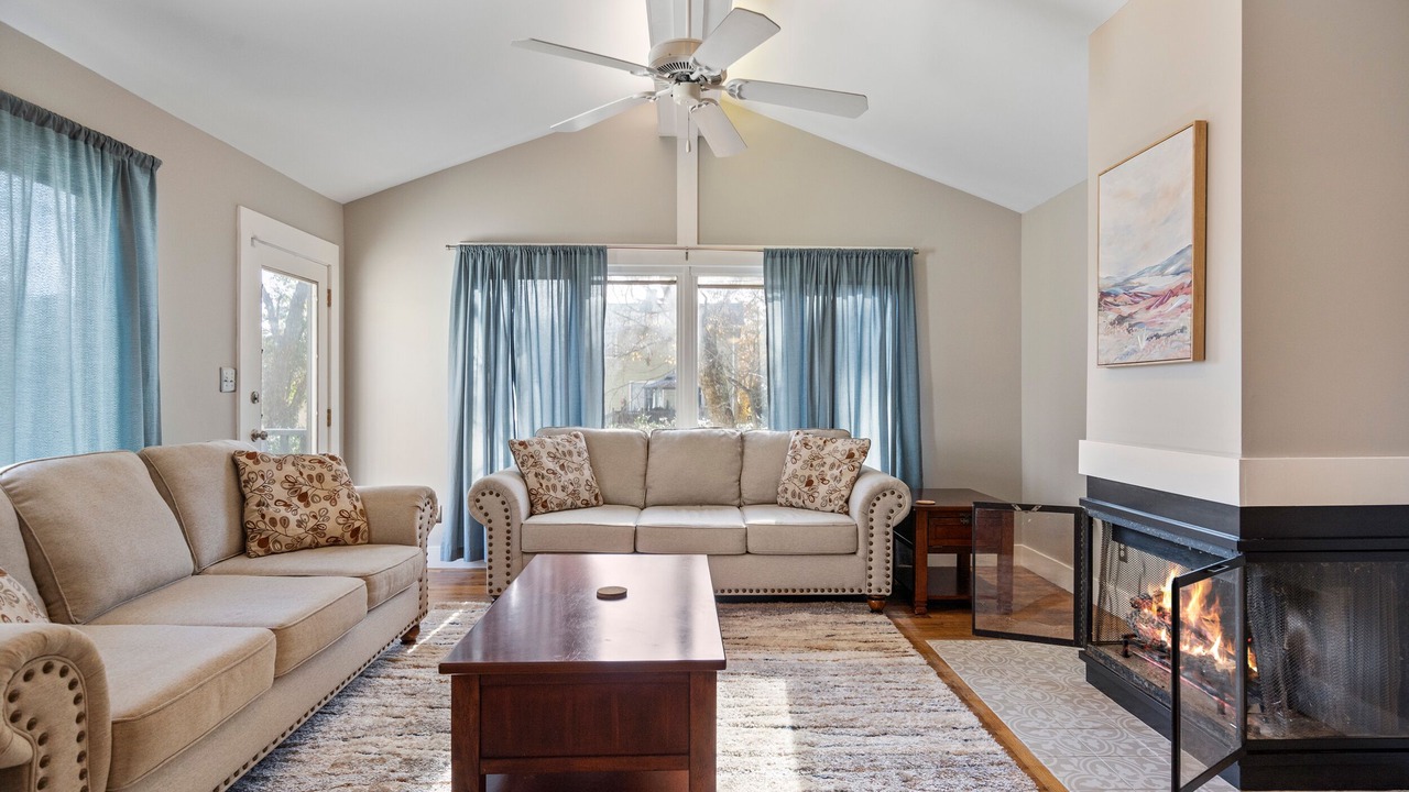 Photo of Livingroom in North Raleigh