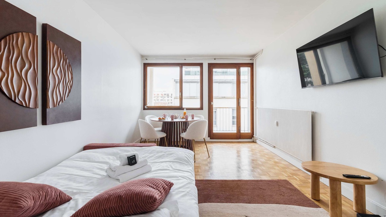 Photo of Bedroom in Republique–Point-du-Jour