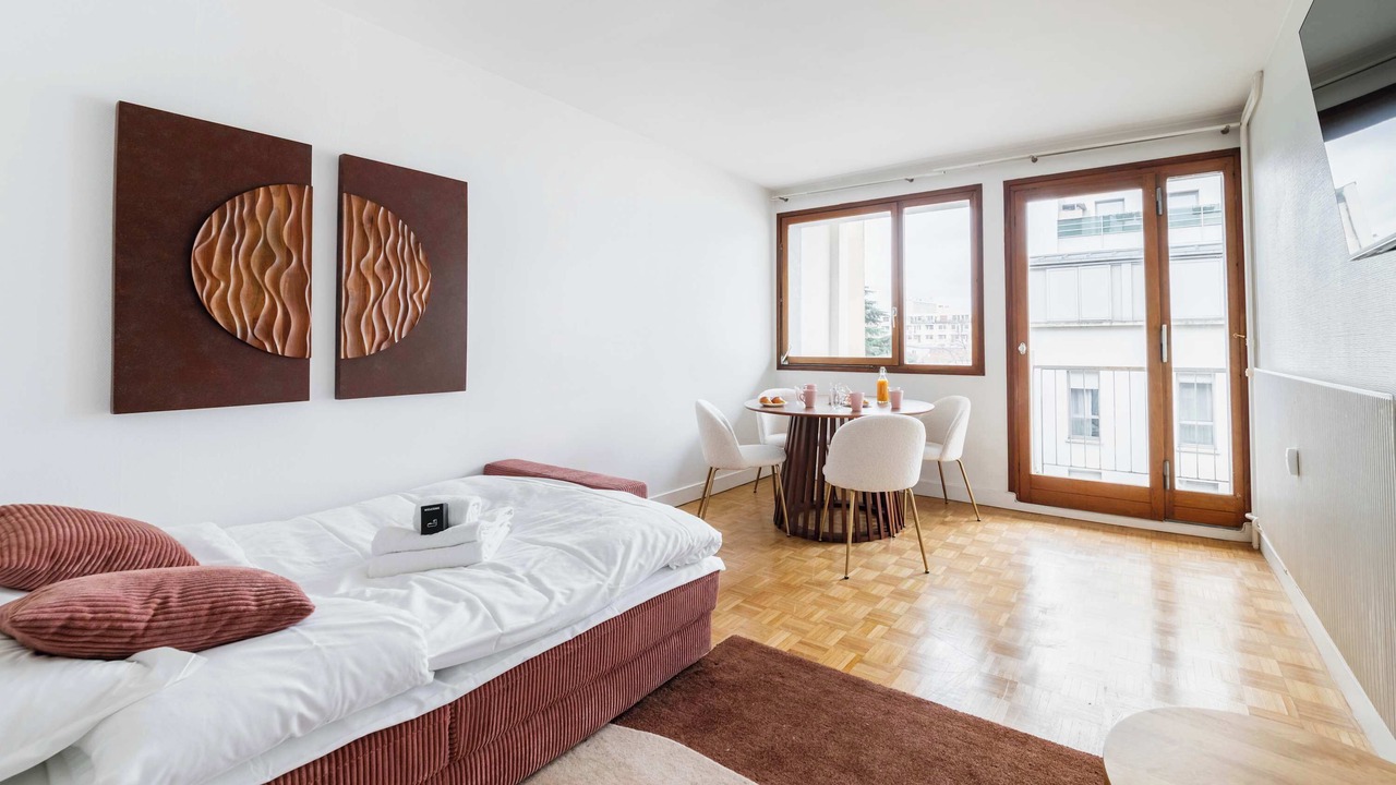 Photo of Bedroom in Republique–Point-du-Jour