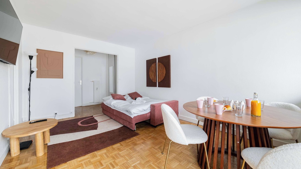Photo of Bedroom in Republique–Point-du-Jour
