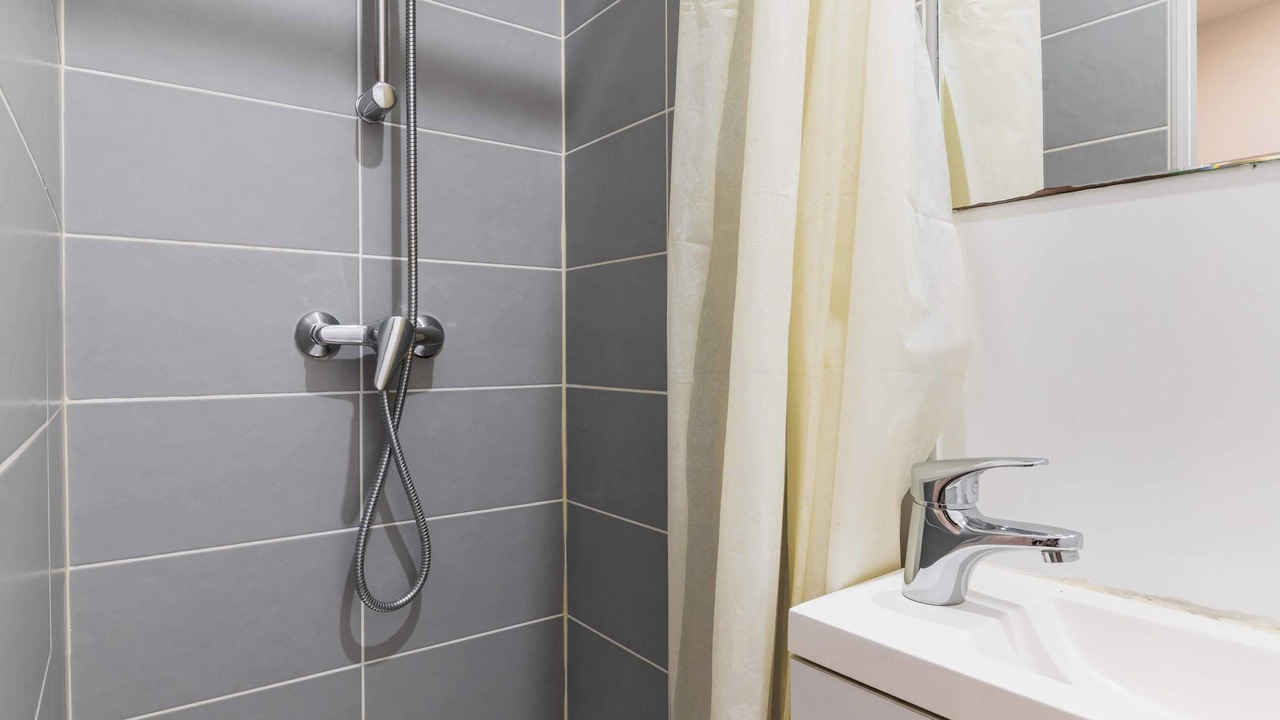 Photo of Bathroom in Quartier des Grandes-Carrieres