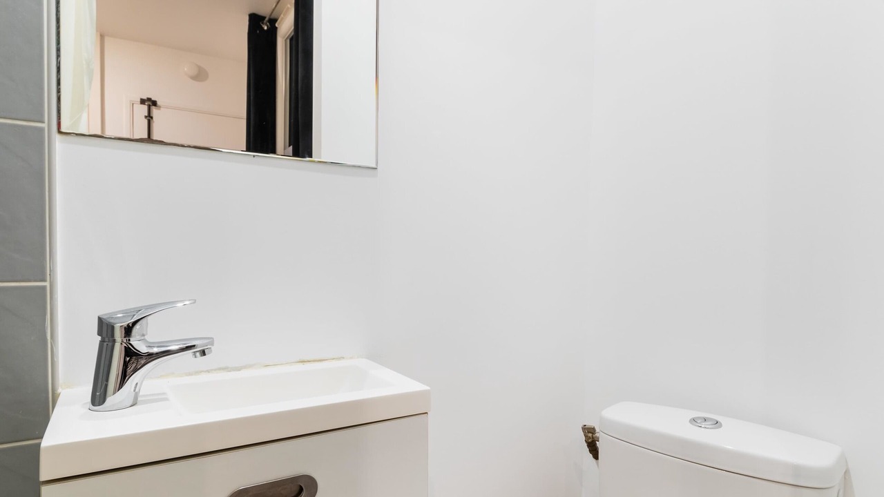 Photo of Bathroom in Quartier des Grandes-Carrieres