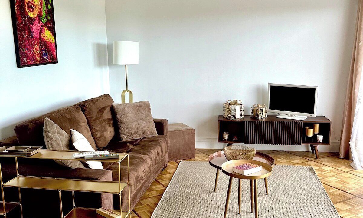 Photo of Livingroom in Republique–Point-du-Jour