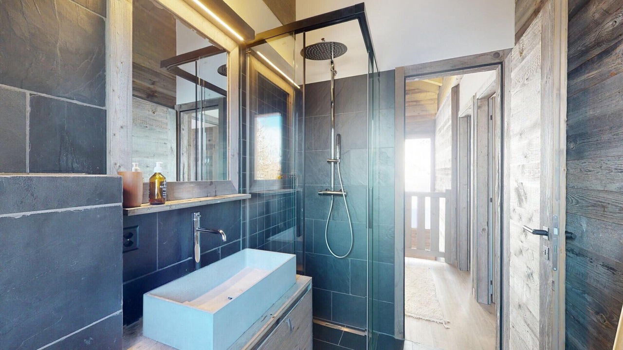 Photo of Bathroom in Vex