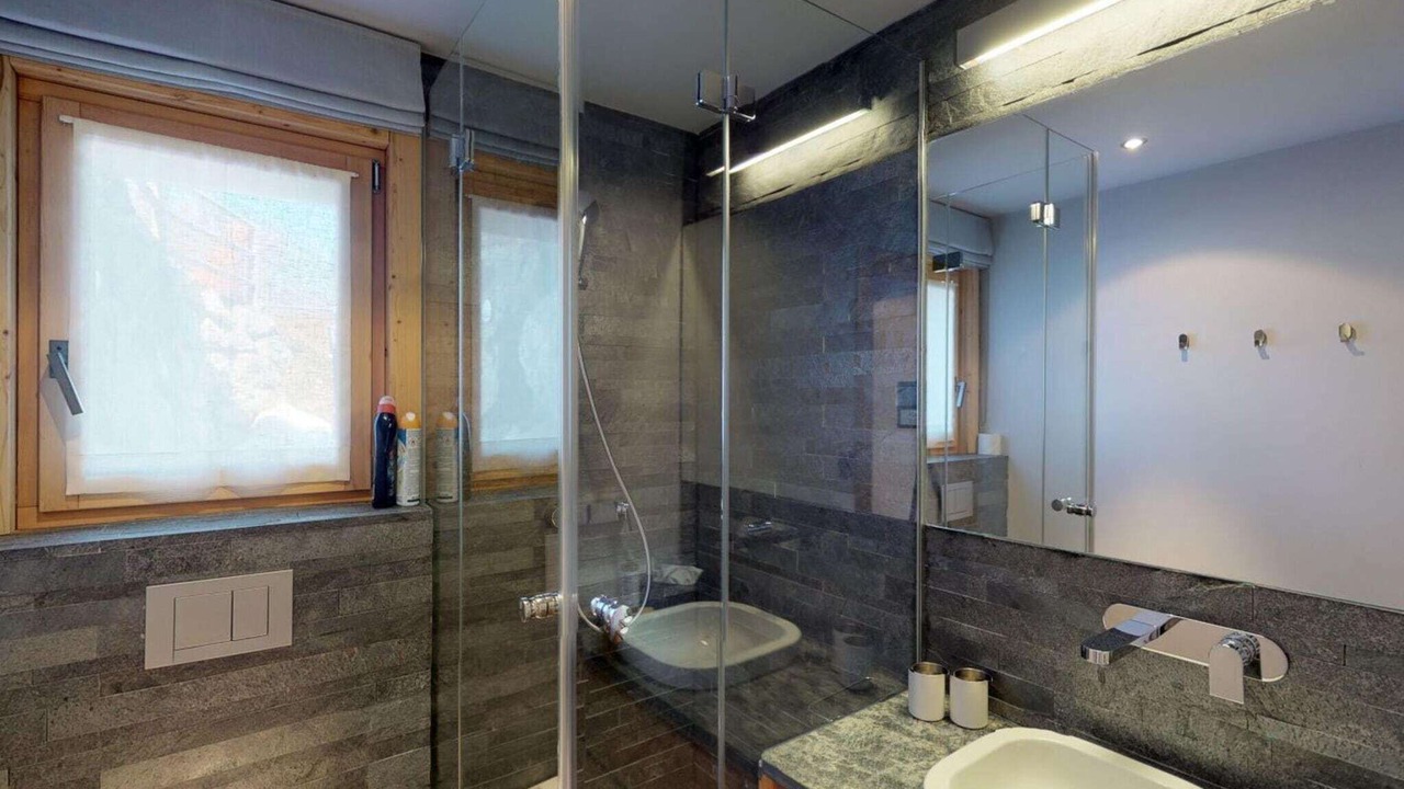 Photo of Bathroom in Vex