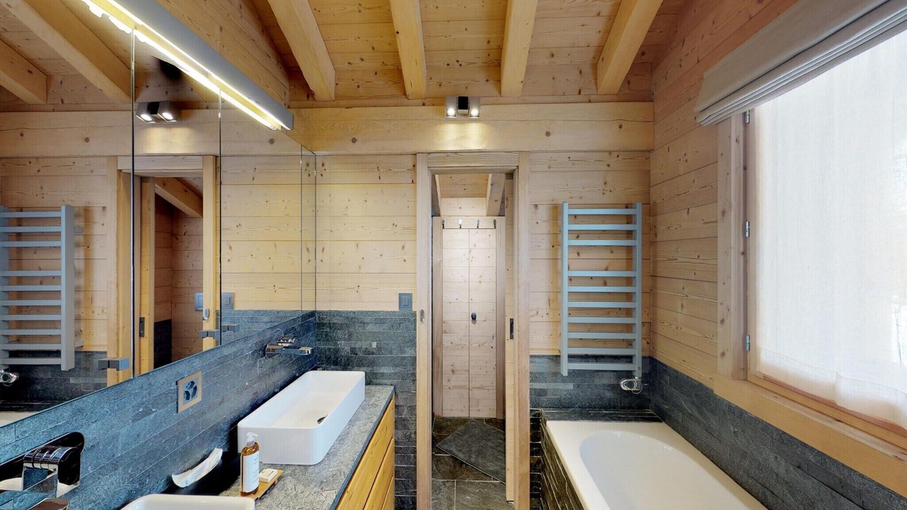 Photo of Bathroom in Vex