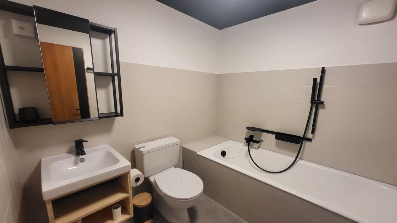 Photo of Bathroom in Salins